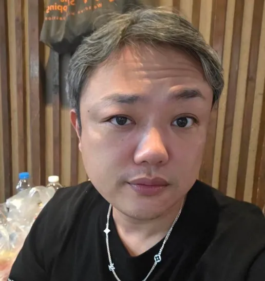 【平手友梨奈似の美人】与沢翼の兄弟は2歳年下の妹が1人で慶應卒の才女