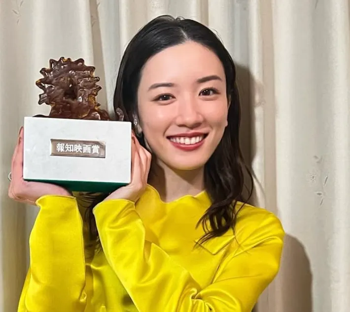 永野芽郁の年収は約5億円？収入源とCM女王と呼ばれる理由